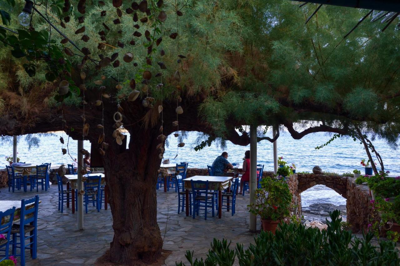 Taverna Akrogiali Loutró Exterior foto
