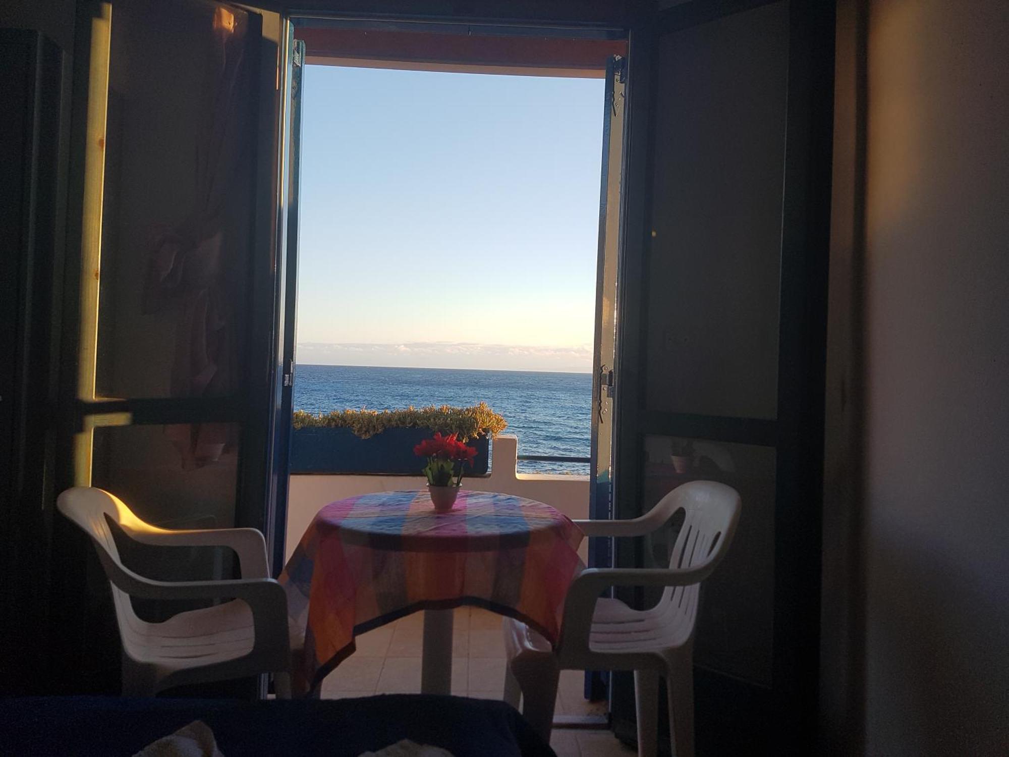 Taverna Akrogiali Loutró Exterior foto