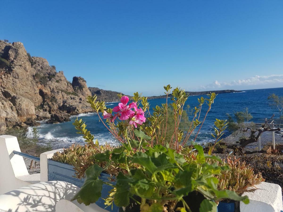 Taverna Akrogiali Loutró Exterior foto